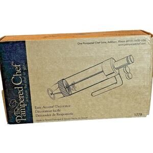 Pampered Chef Easy Accent Decorator #1778 - 6 Tips – in Original box